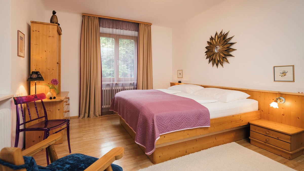 Innsbruck Apartment | Villa Marwa: Apartment Hortensia in the countryside, quiet, walking distance to the center 10 min.