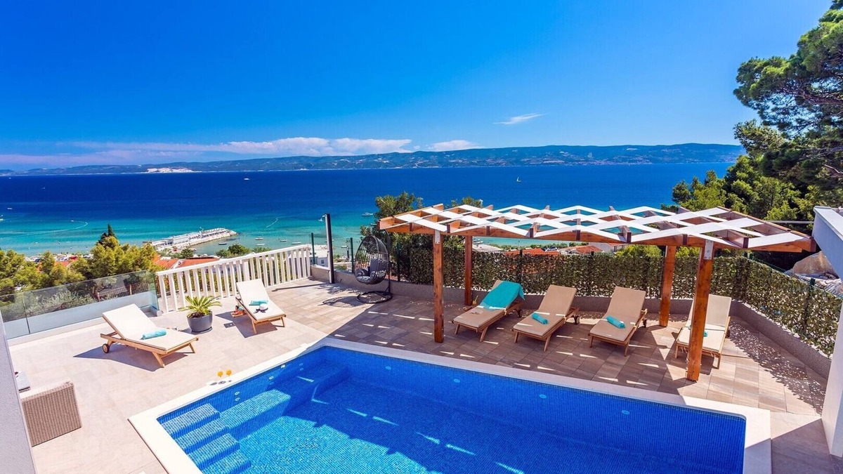 Duce Villa | Villa Matan with a private 28m2 pool, billiards, table tennis, darts, PS5, only 250m from the sandy beaches