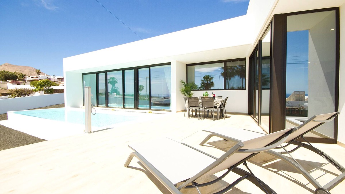 Guime Villa | Villa Mendoza - By AZ Rentals