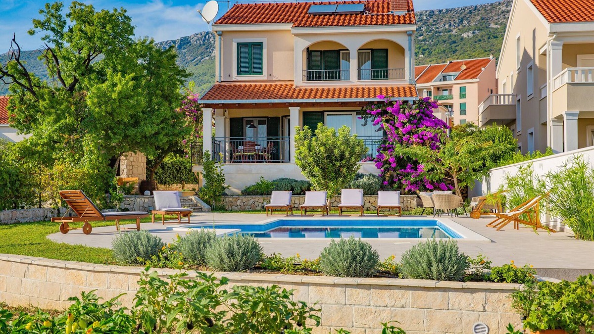 Kastel Kambelovac House | Villa Mendula - the place for perfect holiday