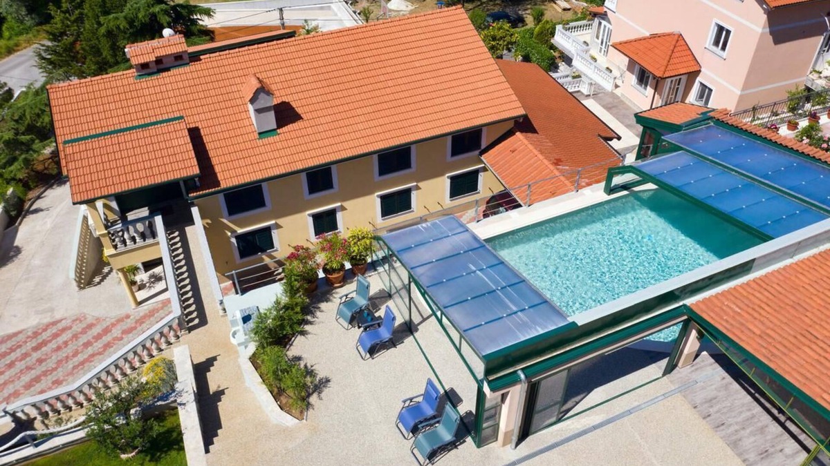 Sarsoni Villa | Villa Meri with private pool, 12 people, garden, free WiFi, covered terrace, BBQ