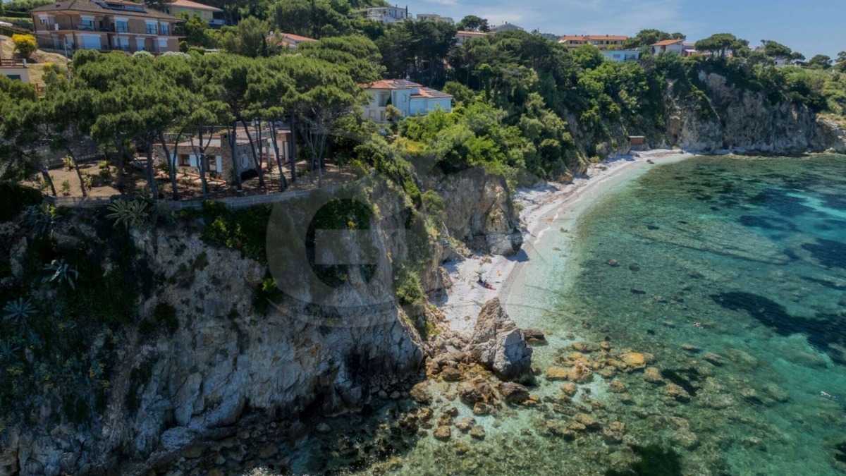 Portoferraio Villa | Villa Meridiana on the white cliff of Portoferraio