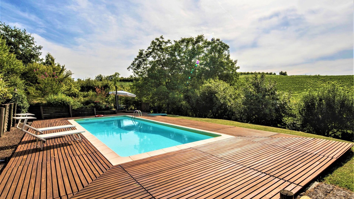 Scaparone House | Villa Mezzaluna with private pool, A/C, Wi-fi on the Langhe hills, 5km from Alba