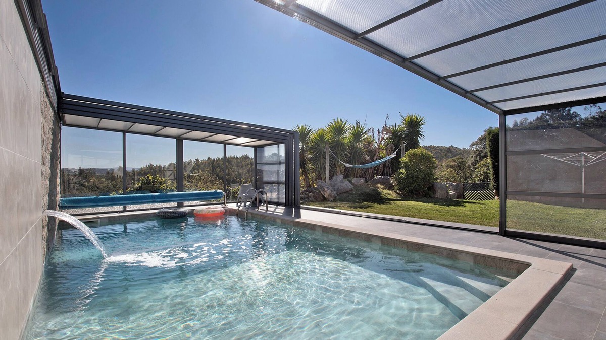 Caldas da Rainha Villa | Villa 'Mila Piscina aquecida e Jacuzzi' with Mountain View, Private Pool and Wi-Fi