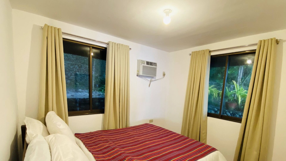 Mabini House | Villa Milagros Dive Inn Anilao Main House - BEACHFRONT