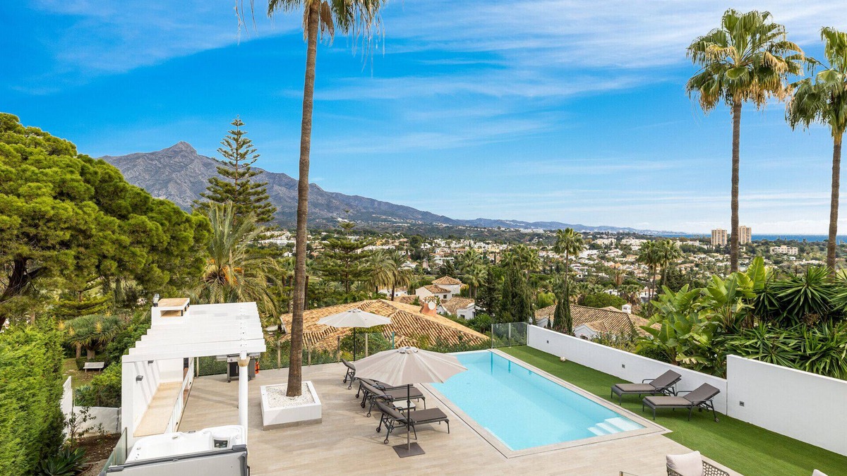 Nueva Andalucia Villa | Villa Miramar - 5 bed Family Villa in Aloha