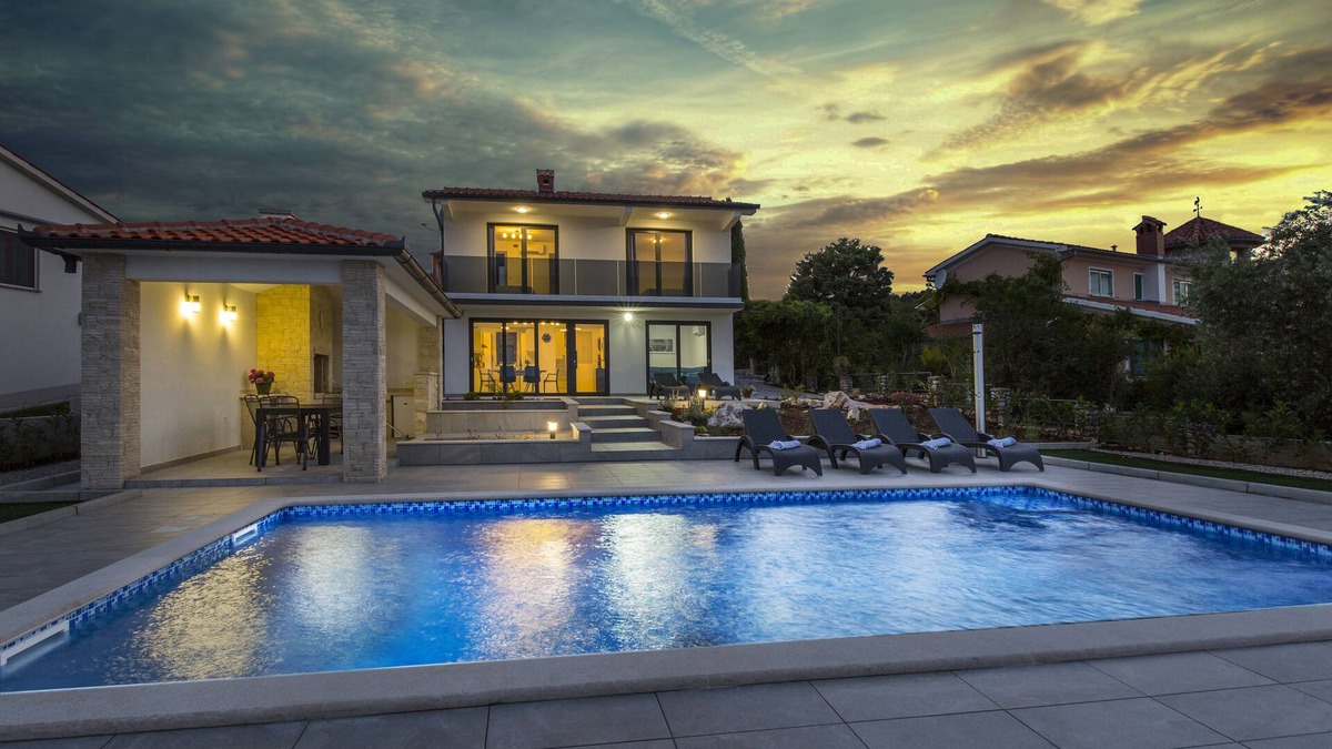 Bartici Villa | Villa Monika
