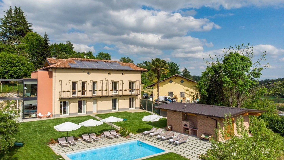 Monteu Roero Villa | Villa Monteu - Eight Bedroom Villa, Sleeps 18