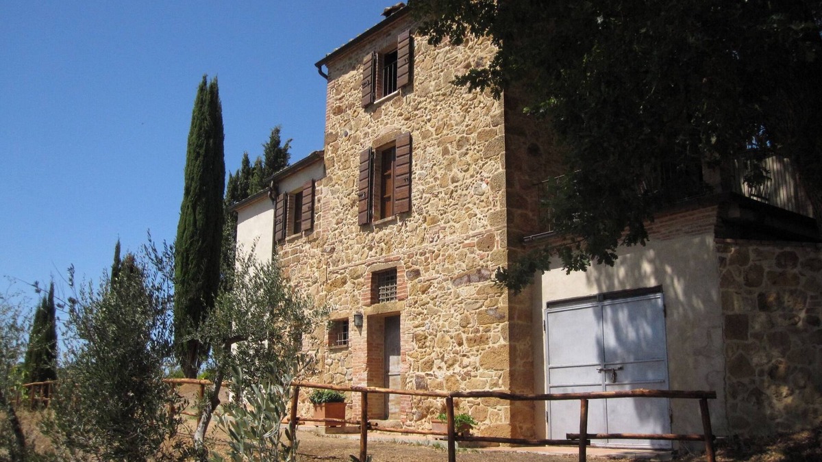 Montefollonico House | Villa Mulinello, secluded, panoramic view over Montepulciano valley.