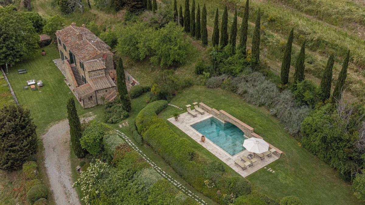 Cortona Villa | Villa Mulinoavento with magnificent view 5 minutes walking downtown
