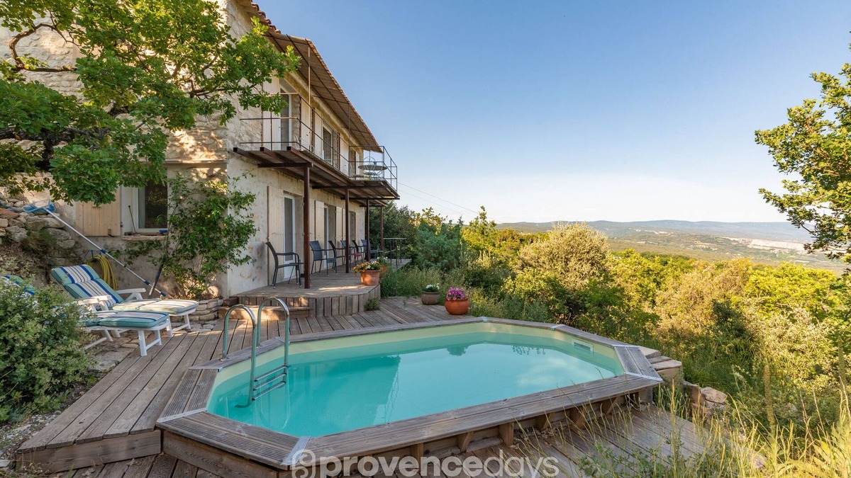 Murs House | Villa Murs - 3 bed Stone villa, views of Luberon valley, pool, walk to village.