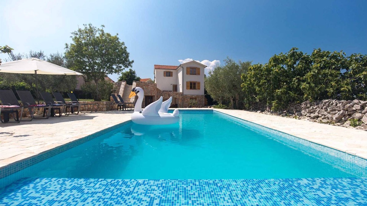 Sveti Ivan Dobrinjski Villa | Villa Nadia with private pool and grill