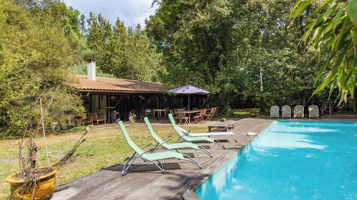 Merignac House | Villa 'Namasté' with Private Pool, Private Terrace and Wi-Fi