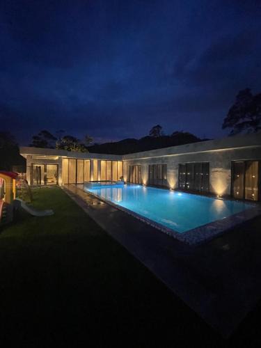 Kampung Rawa Villa | Villa Narqes - Elegant Family Retreat Villa