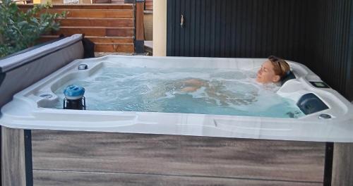 Naturist Village Villa | Villa Naturiste K6nat Jacuzzi