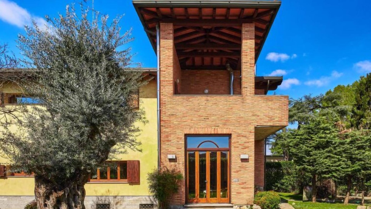 Corsico House | Villa Naviglio Grande by Interhome