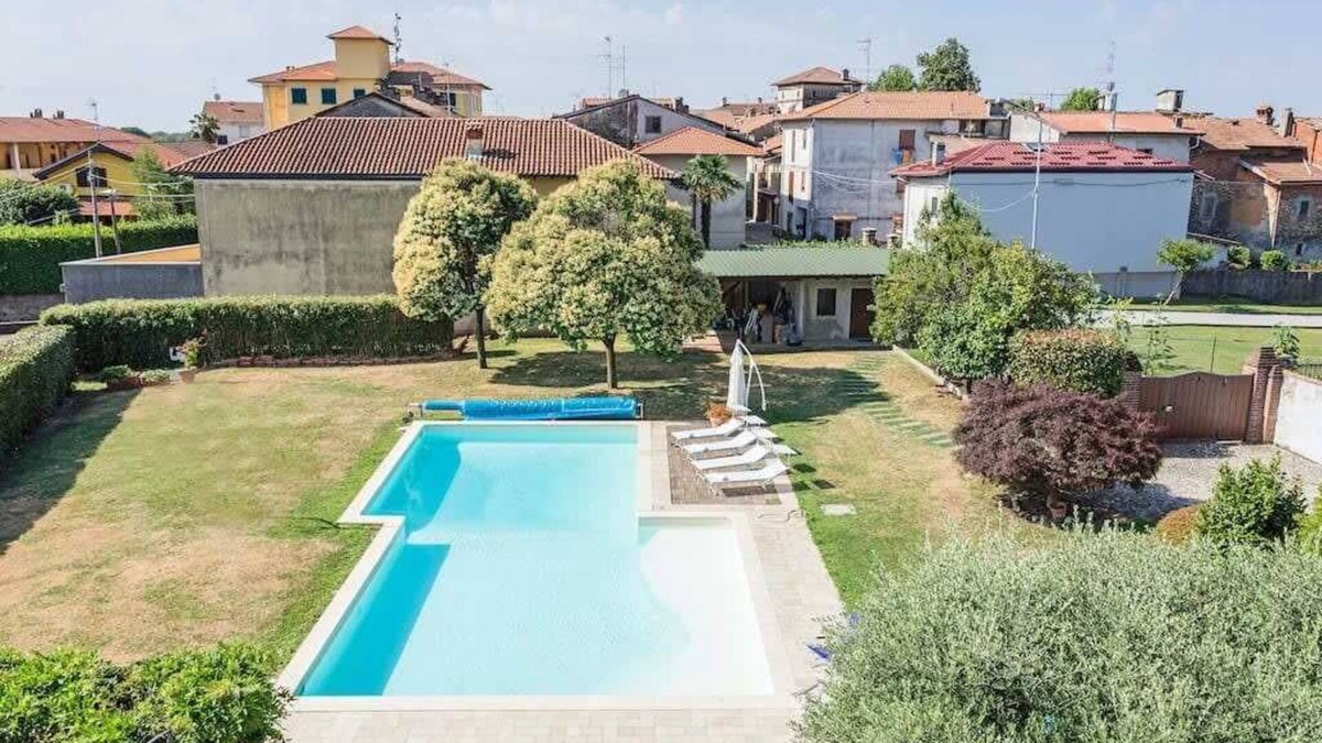 Divignano House | Villa near Milan with swimming pool