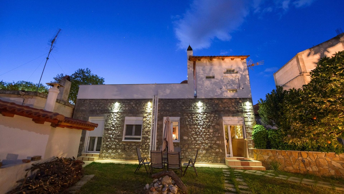 Longos House | Villa Near The Beach (125m²) 2-7 Guests