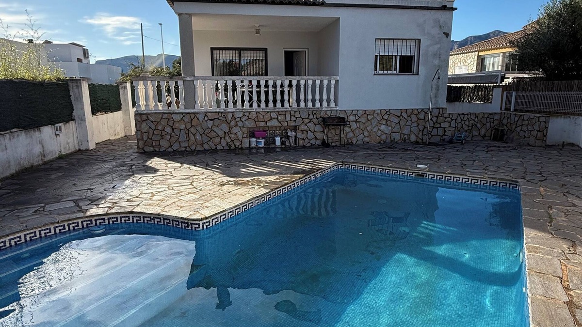 Gandia Ski Chalet | Villa near the beach to enjoy the sea and the mountains.