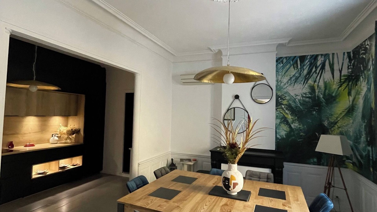 Razimbaud House | Villa near train station with heated indoor pool and outdoor space