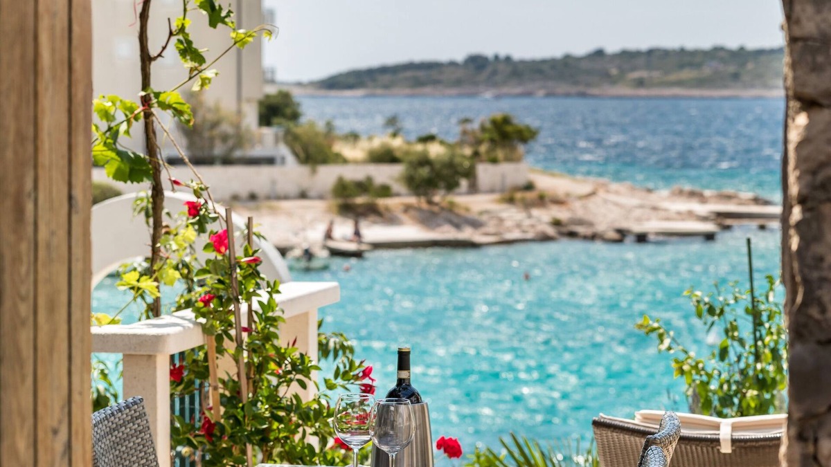 Dvornica House | Villa near Trogir - private beach, bbq, parking, turqouise sea, boat rental :)