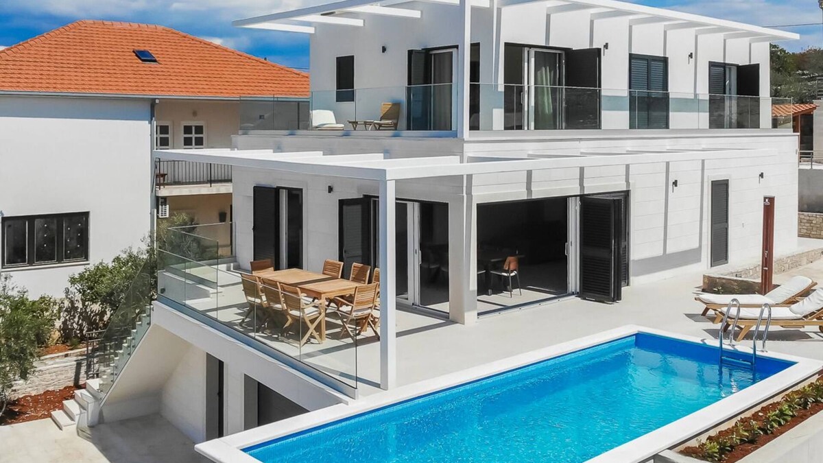 Necujam Villa | Villa Necu - Four Bedroom Villa, Sleeps 8