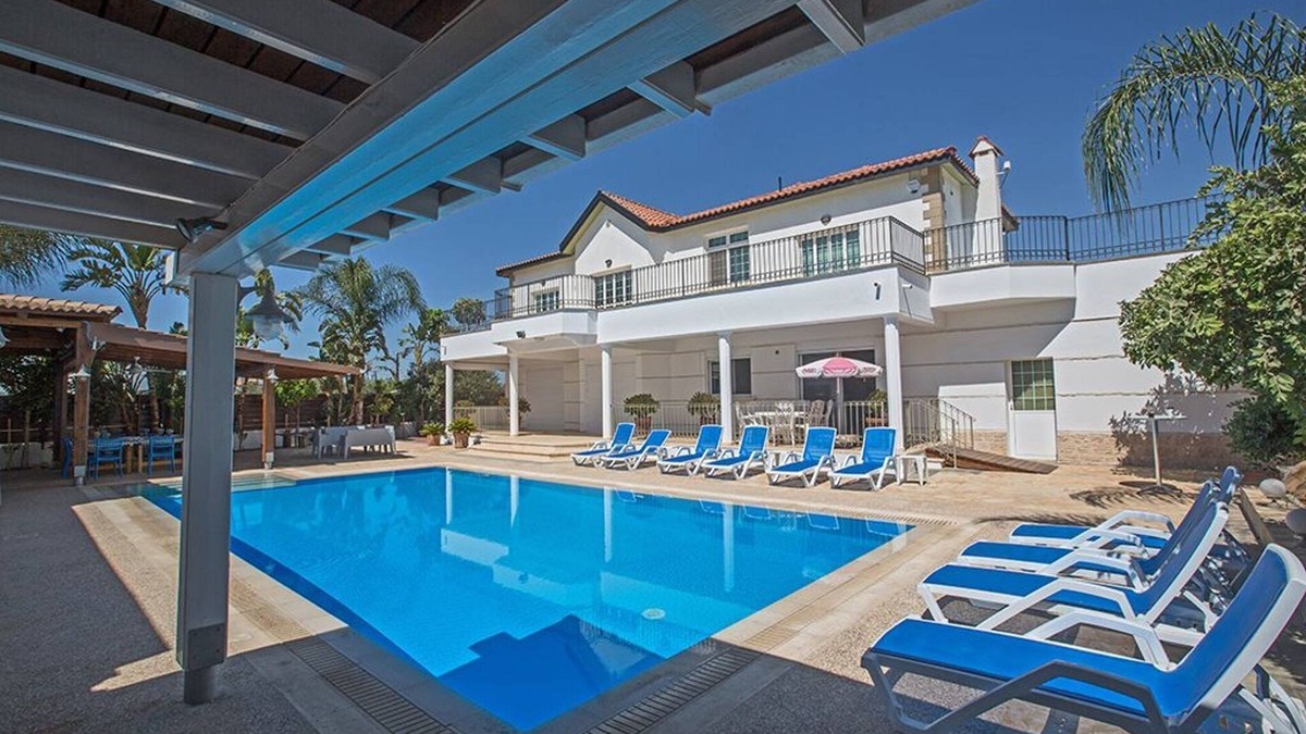 Paralimni Villa | Villa Nekta - Luxury 5 Bedroom Villa with Great Pool Area- Home Gym