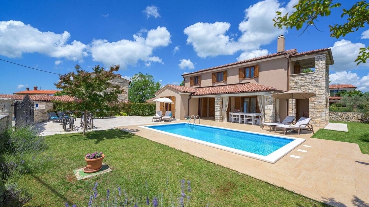 Radetici Villa | Villa Neo by Villsy in Tinjan