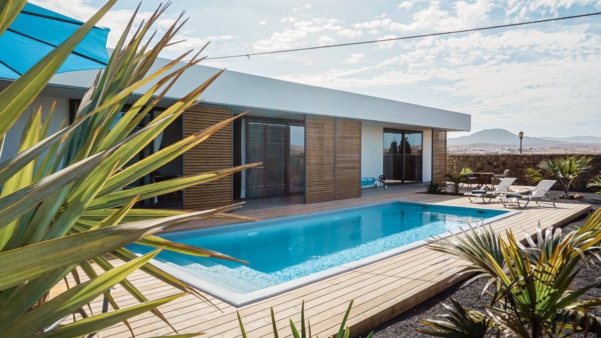 Lajares Villa | Villa Nerea- modern with heated private pool/fiber optic internet(300mbit/s)/BBQ