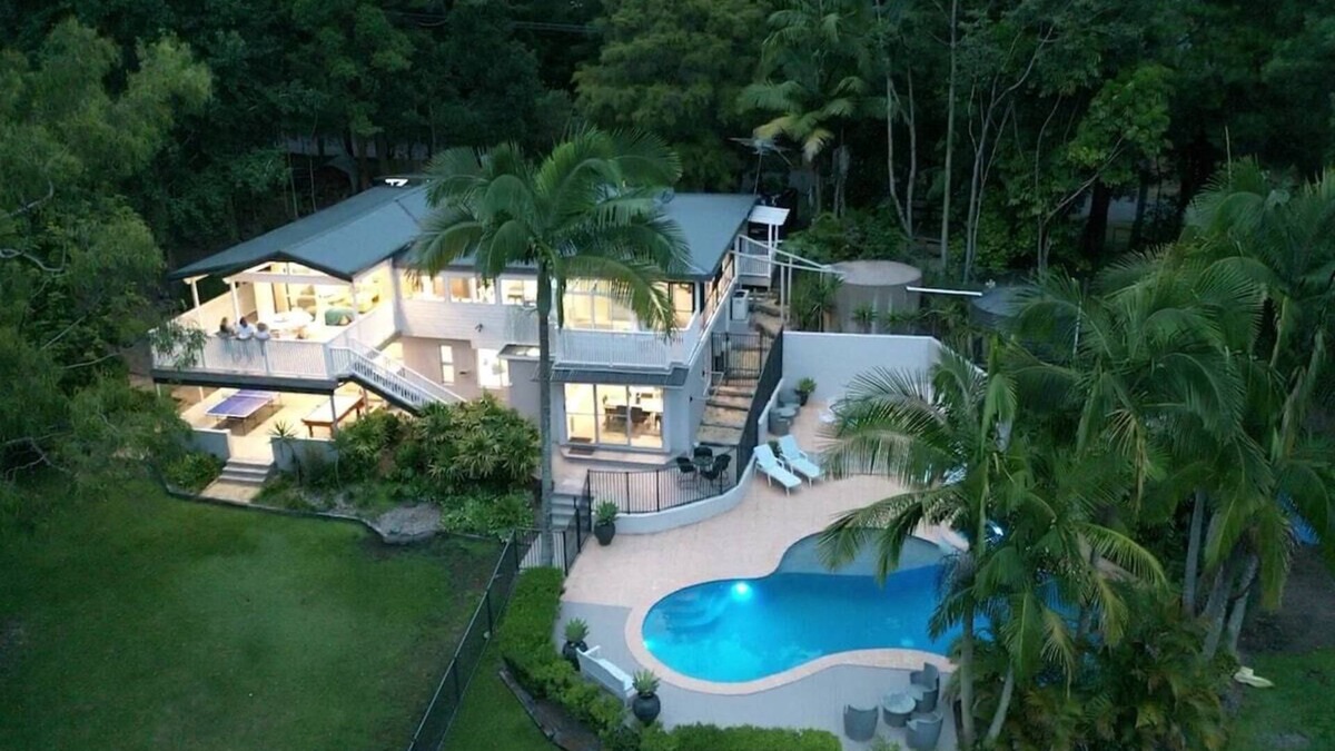 Martinsville House | Villa Nessa - Your Sanctuary Resort - Fri Check in 10am Sun check out 6pm