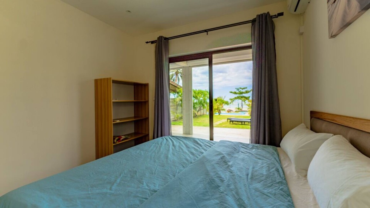 Pointe Aux Sables House | Villa Neuve de 3 Chambre Pied Dans L'eau