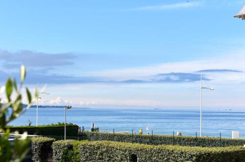 Plerin Villa | Villa neuve sur pilotis vue mer à 30m de la plage