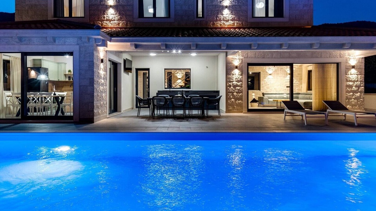 Seoca Villa | Villa Neven with heated private pool,wine cellar