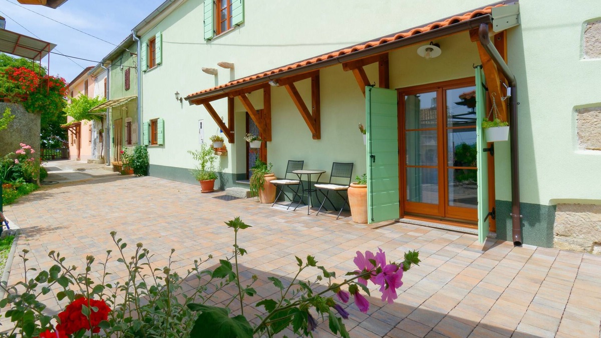 Grabri Villa | Villa Nicolara - Three Bedroom Villa with Pool