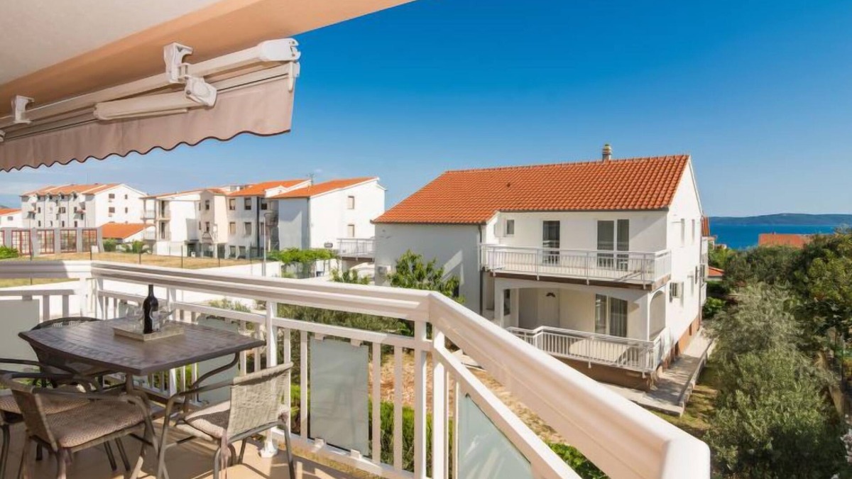 Okrug Gornji Apartment | Villa Nikaroni by Interhome