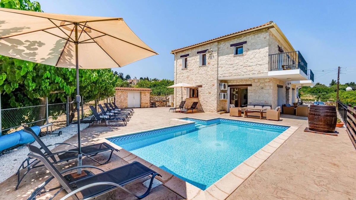 Droushia Villa | Villa Nikolina - 5 en-suite bedrooms