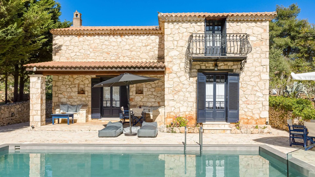 Agia Marina Villa | Villa Niovi Aresti with private pool