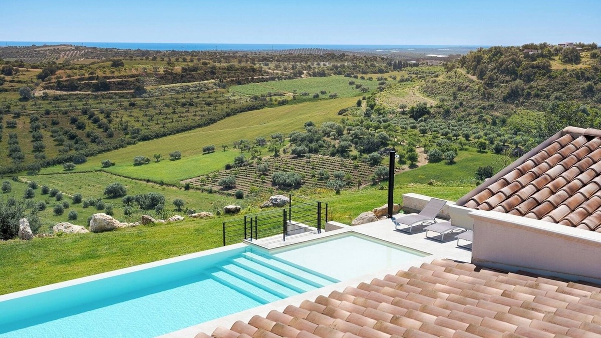 Noto Villa | Villa Nivura, Minimalist Elegance Amid the Olive Groves