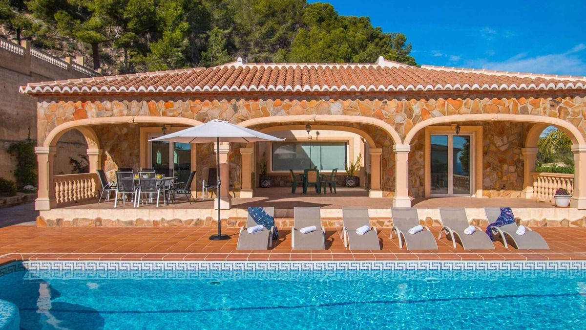 Empedrola Villa | Villa Noa - PlusHolidays