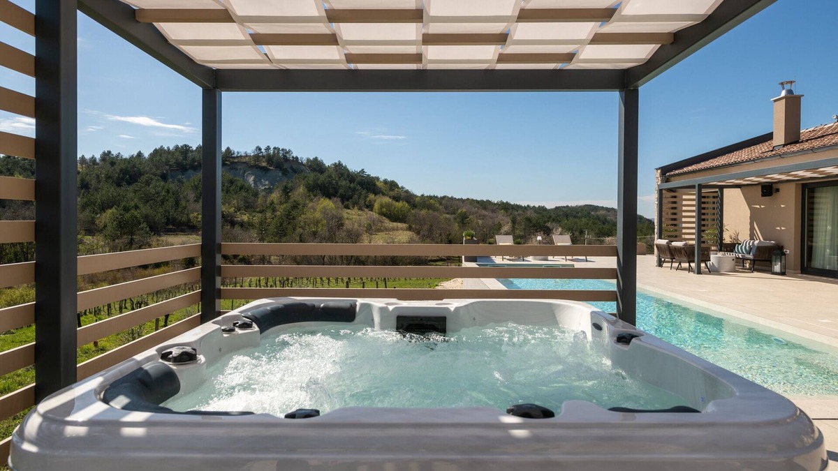 Hum Villa | Villa Noeli with Swimming Pool