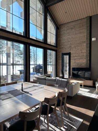 Rovaniemi Villa | Villa Norvahovi - Lake view, sauna and wood interior