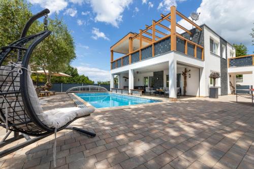 Milcetici Villa | Villa Novum