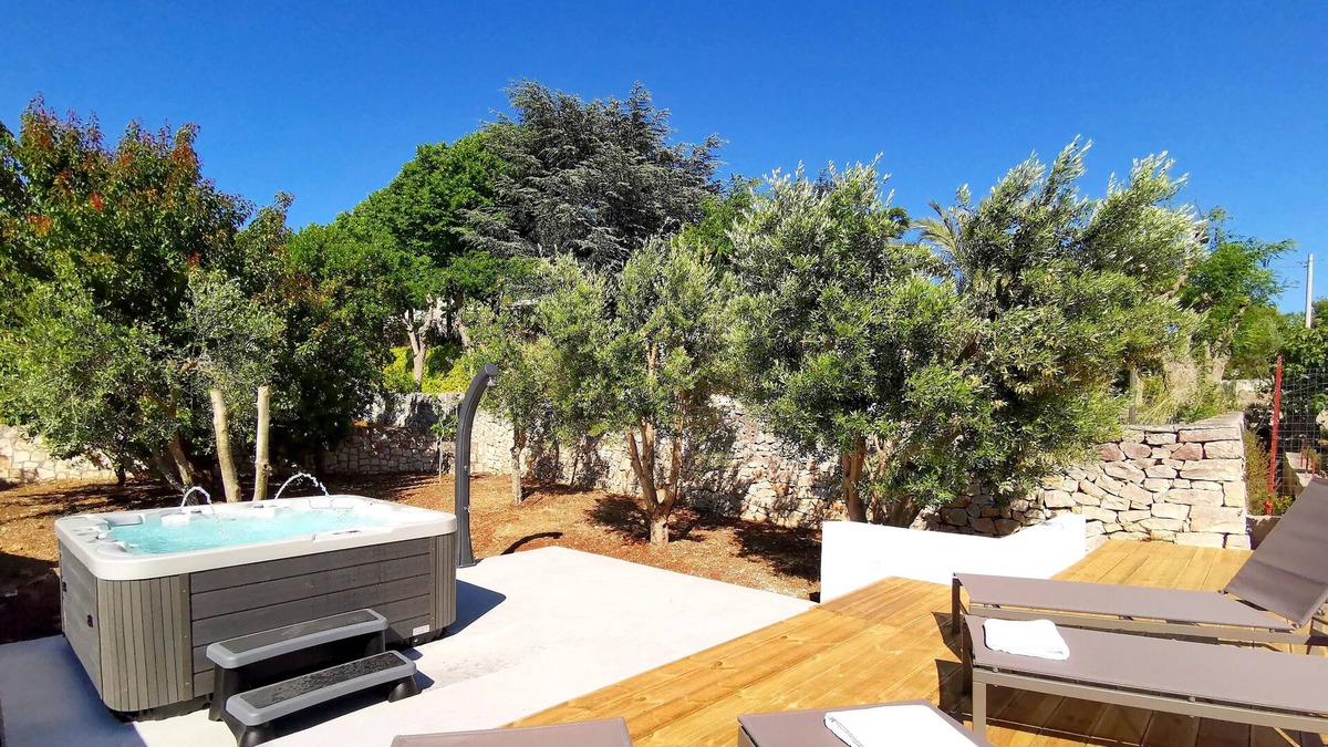 Laureto Villa | VILLA NUCCI -GINEPRO- con jacuzzi esterna privata