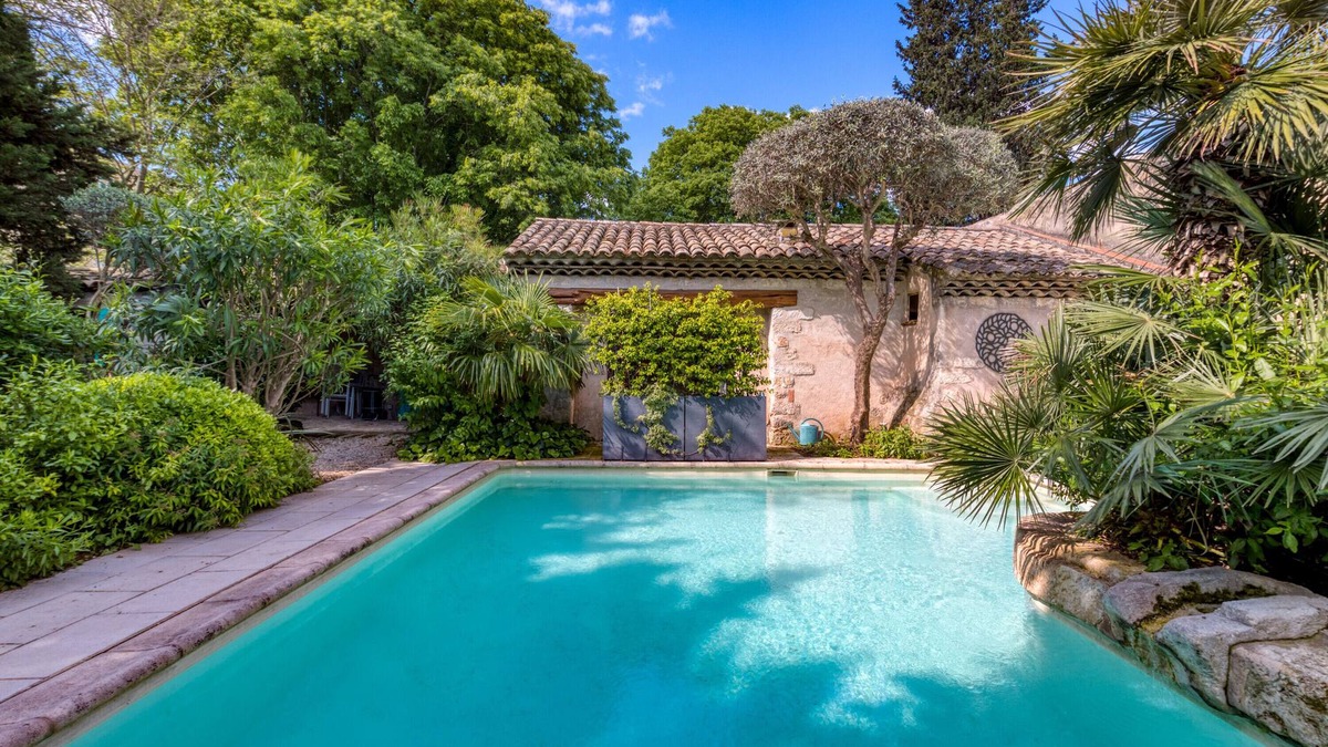 Aiguerelles Villa | Villa 'Oasis Centre Charme' with Shared Pool, Wi-Fi and Air Conditioning