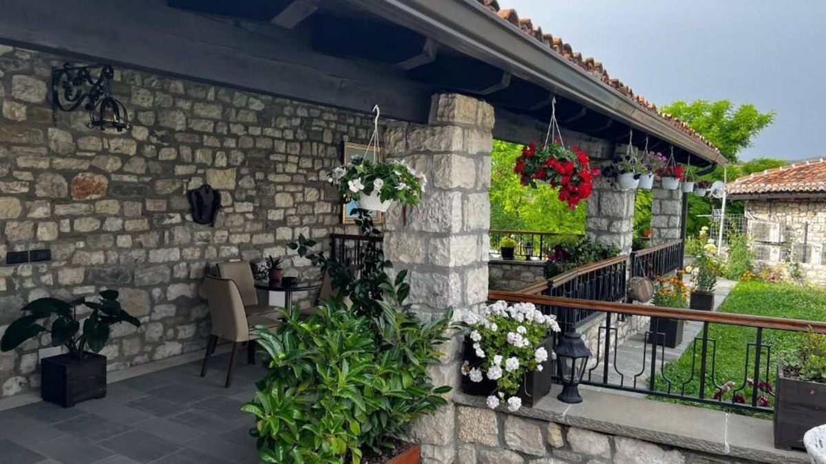 Berat Villa | Villa Oda Tomori: A Luxurious Haven in Berat Iconic Castle