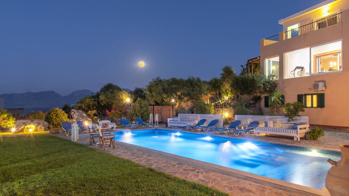 Rousa Limni Villa | Villa Odyssia-unique experience of relaxation and comfort close to sandy beach