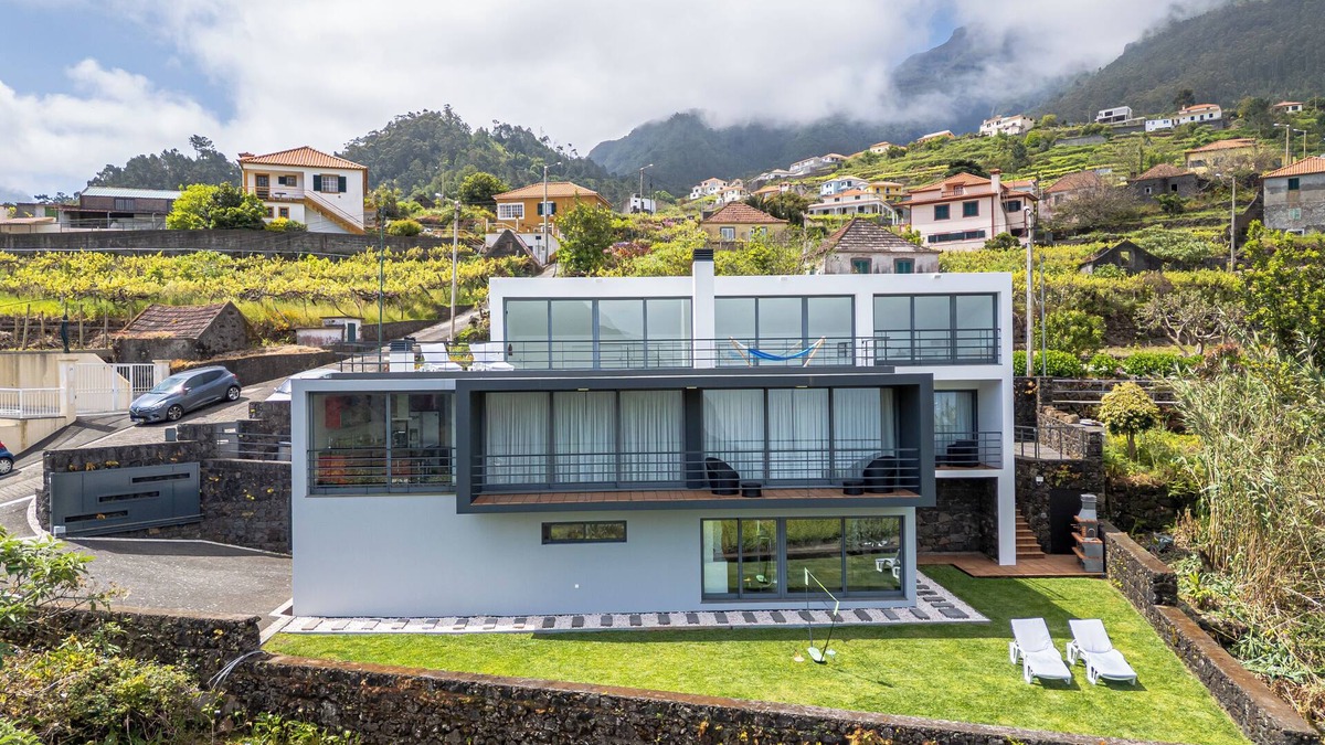Sao Vicente Villa | Villa offering amazing views of São Vicente valley and the Atlantic Ocean.