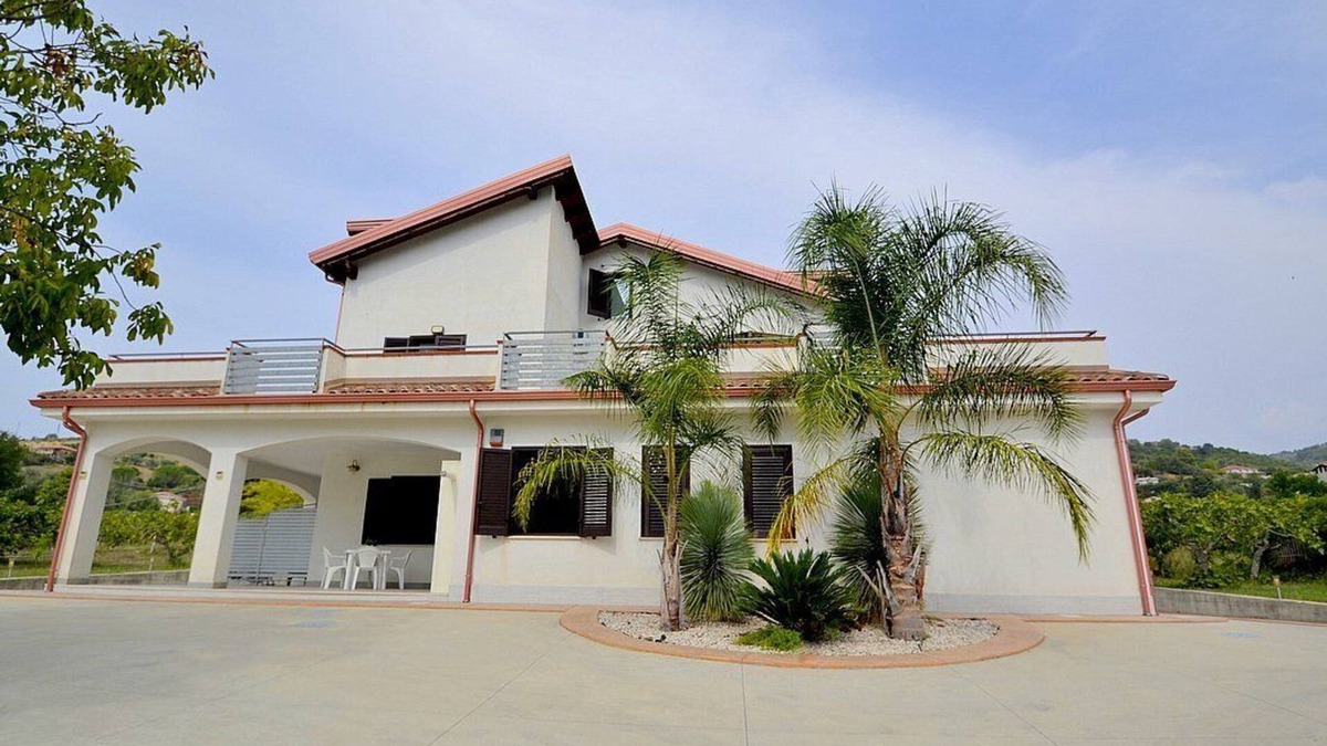 Frascinelle House | Villa Olga E: A cozy and welcoming apartment that is part of a villa situated in a quiet location, a few minutes from the town center, with Free WI-FI.