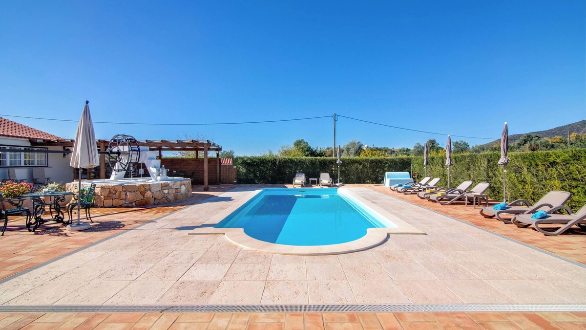 Olhao House | Villa 'Oliva AL' with Nature Views, Pool, Garden, Terrace, Wi-Fi & AC