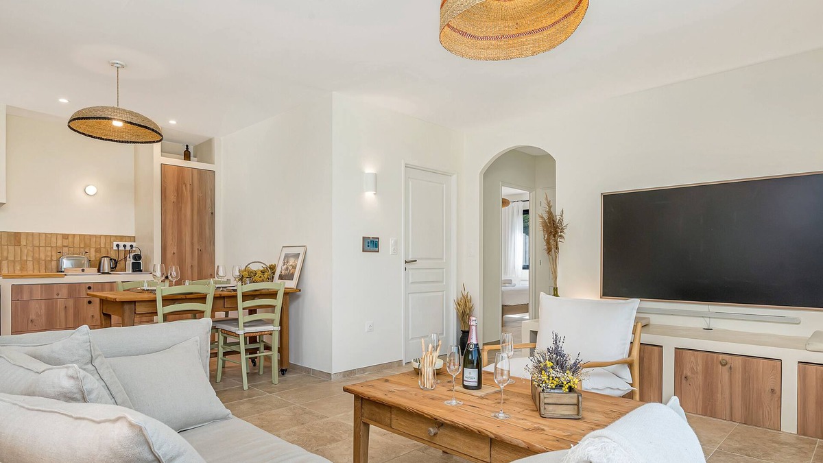 Lourmarin Villa | Villa Oliveda | Pool & Home Cinema